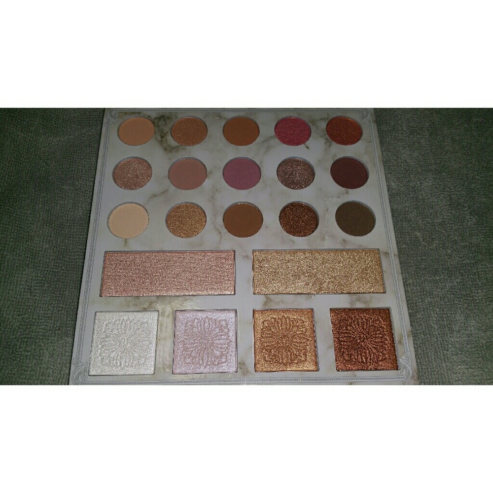 Eye-shadow highlighter palette